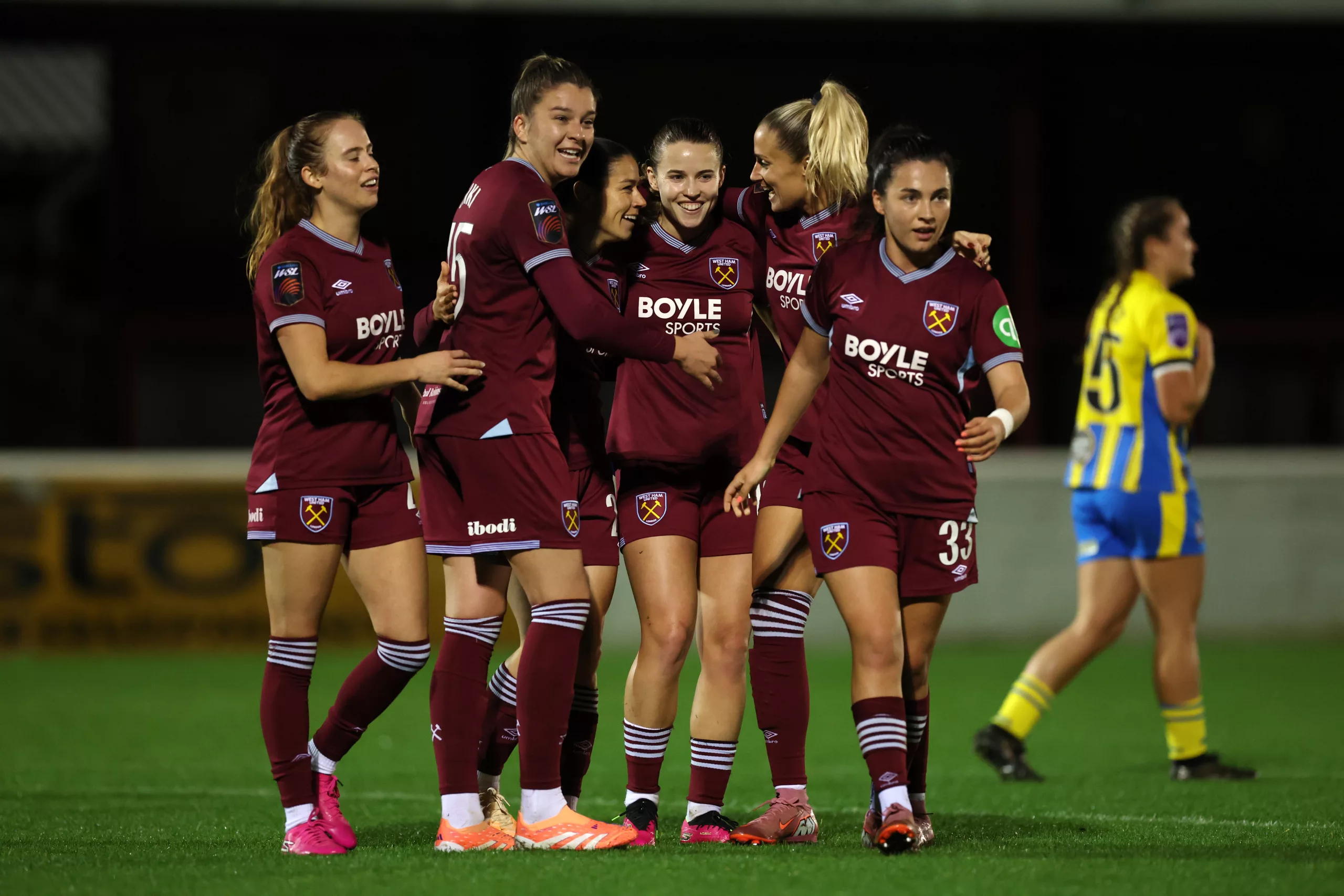 West Ham 5-0 Southampton: West Ham produce ruthless display to stay top of Group C